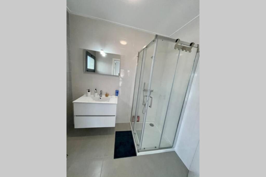 New And Modern 3 Bedroom Villa With Private Heated Pool Near Nazare Sao Martinho do Porto Exterior photo
